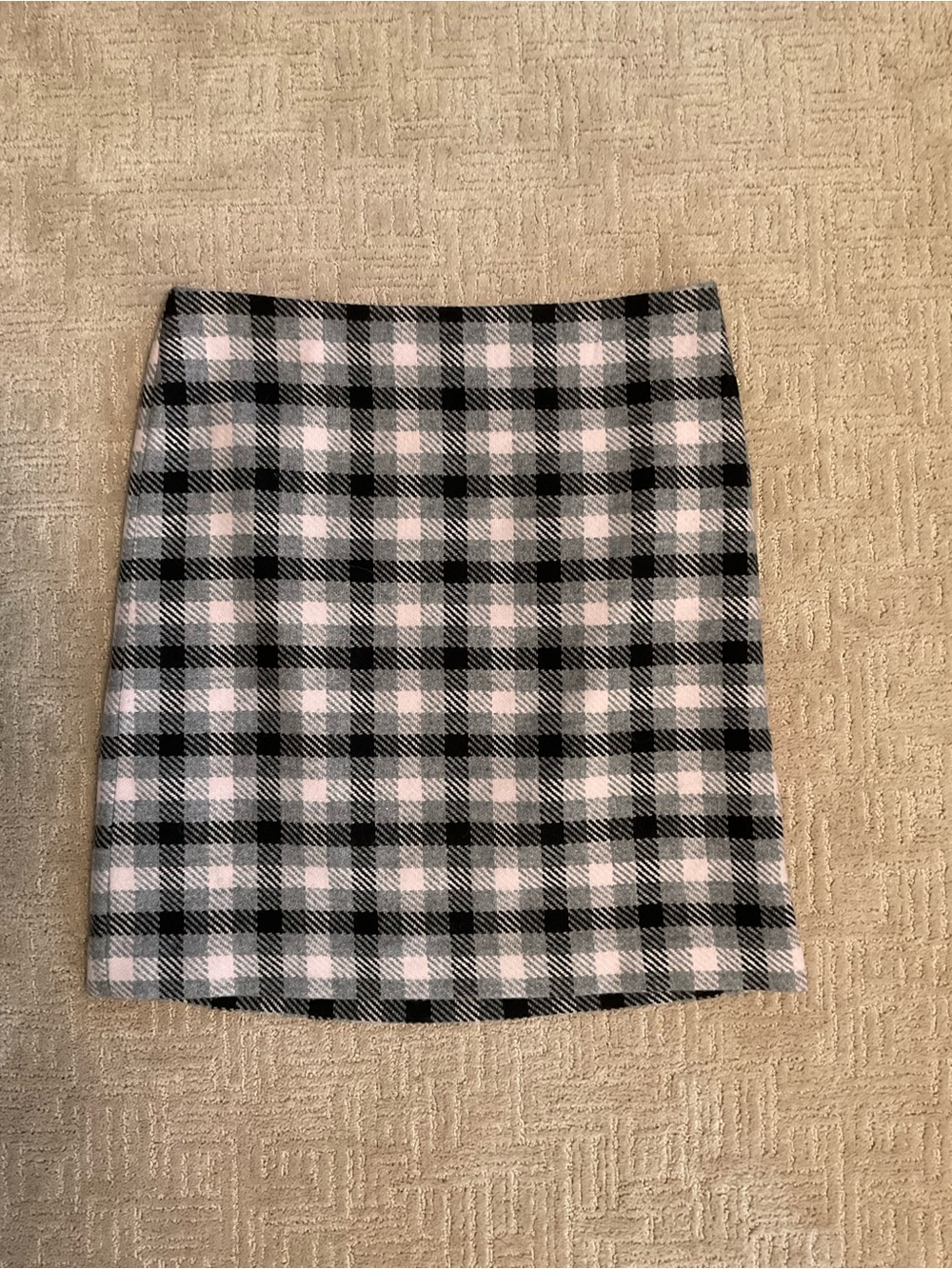 Talbots Wool Blend Plaid Mini Skirt Pink Black Gray Sz 10 33” EUC Quiet Luxury
